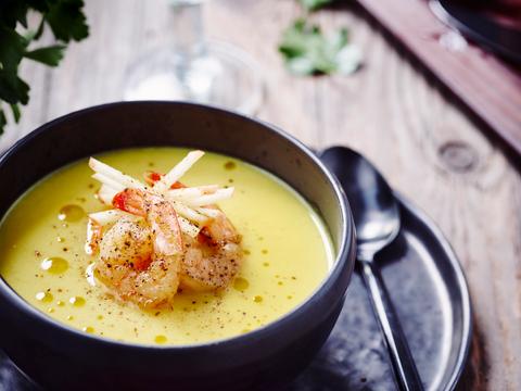 Kerrie-paprikasoep met scampi's