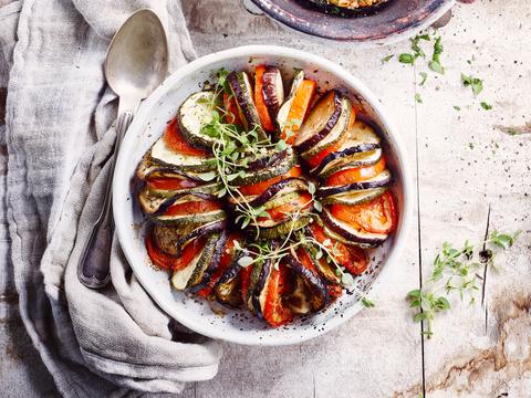 Tian van aubergine, courgette en tomaat