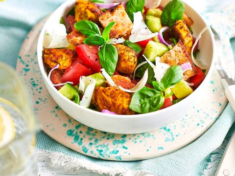 Panzanella met gebakken kip