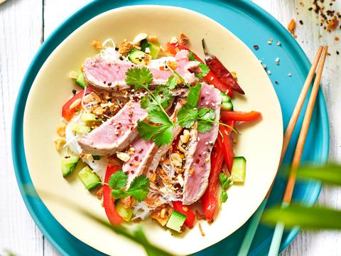 Thaise rundersalade met glasnoedels