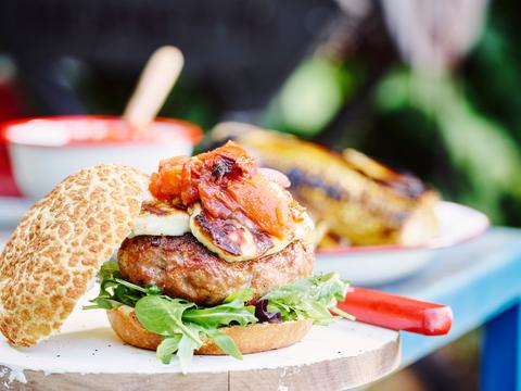 Hamburger met tomatencompote