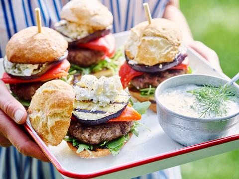 Mini-runderburgers met aubergine