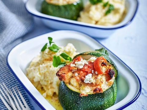 Gevulde courgettes met zongedroogde tomaatjes