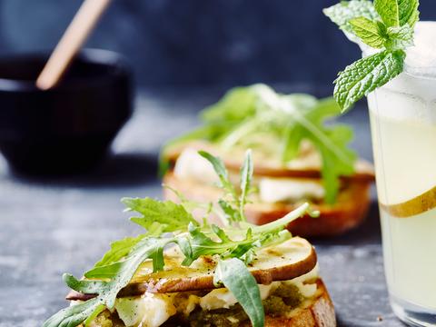 Minibruschetta met walnotenpesto