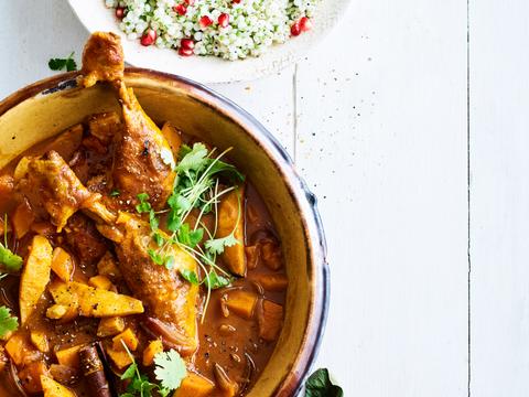 Tajine van kip met kweepeer, rode ui en pompoen