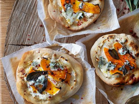 Minipizza’s met pompoen en salie
