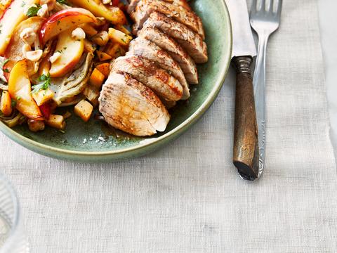 Varkenshaasje met een lauwe salade van appel, venkel en pastinaak