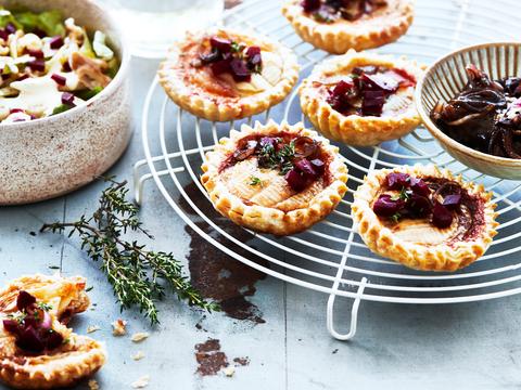 Miniquiches met rode biet en geitenkaas