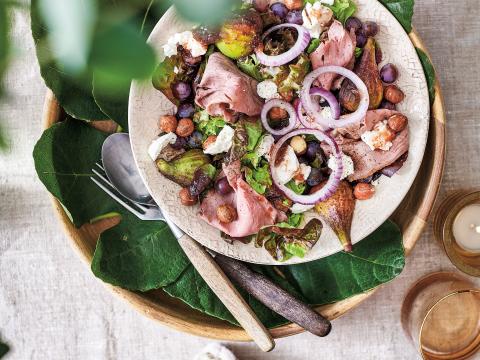 Salade d'automne, figues, chèvre et rosbif