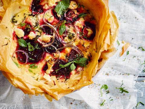 Quiche met feta, rode biet en munt
