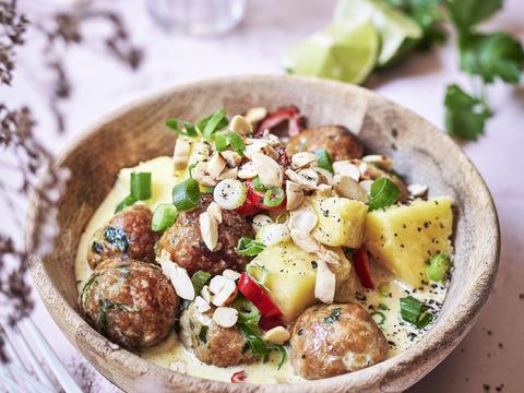 Kip curry met kokosmelk, ananas en rode paprika