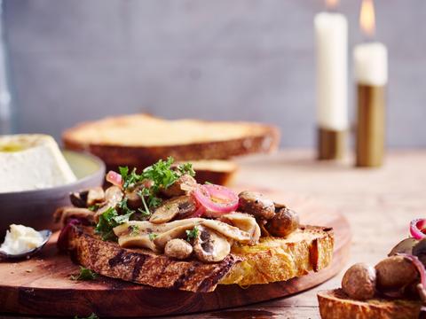 Toast champignon met ovengebakken ricotta