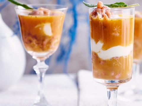 Bisque met zure room en gefruite salie