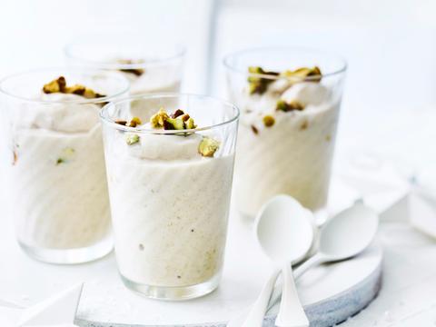 Bananenparfait met gekaramelliseerde pistachenoten