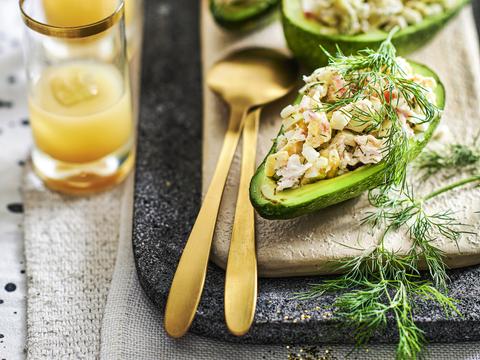 Avocado gevuld met krabcocktail