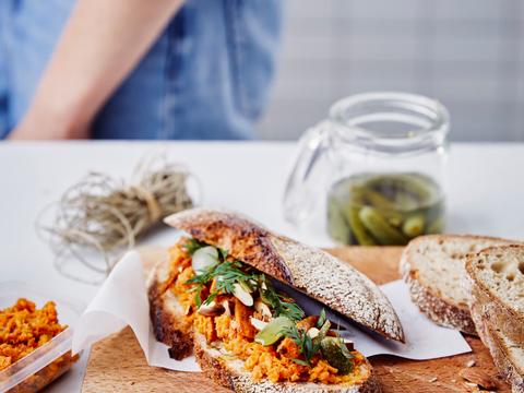 Boterham met wortelspread