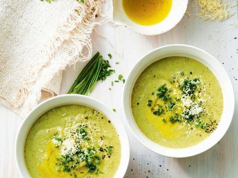Broccoliroomsoep met drie soorten kaas uit de slowcooker