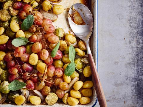 Gnocchi met zoetzure ovenspruitjes en blauwe druiven