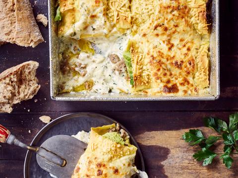 Lasagnerolletjes met savooikool, gehakt en mascarponesaus