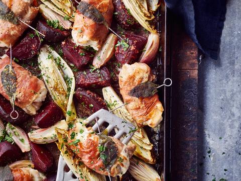 Saltimbocca van konijn met rode biet