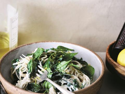 Spaghetti met spinazie-ricottasaus