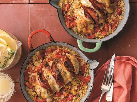 Hasselbackkip met chorizo, manchego en paprikarijst