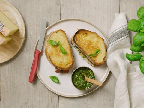 zuurdesemtoast le gruyere aop