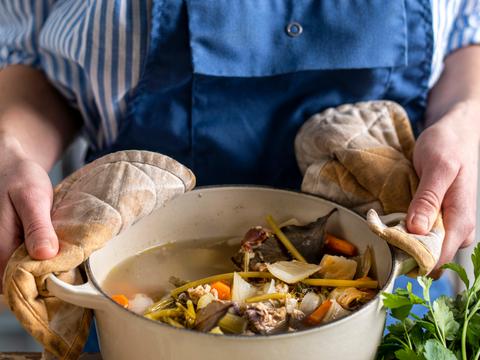 Kippenbouillon met kruiden