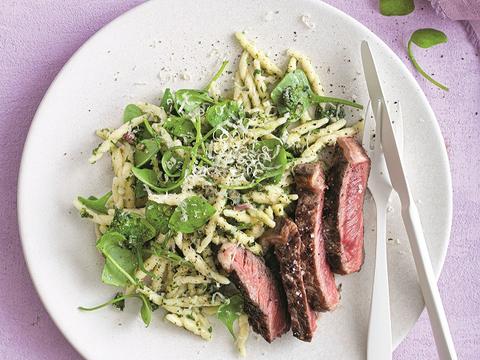 Trofie met chimichurri, steak en postelein