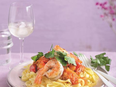 Tagliatelle met pittige tomatensaus, venkel en scampi_s