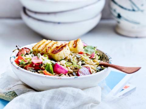 Orzosalade met gegrilde Berloumi