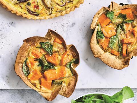 Eiermuffins met warmoes en tonijn