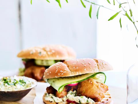 Burger met kibbeling en verse tartaarsaus