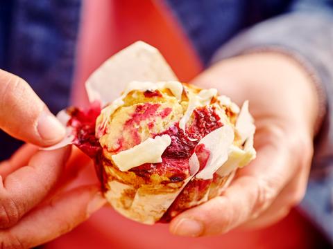 Muffins met frambozen en witte chocolade
