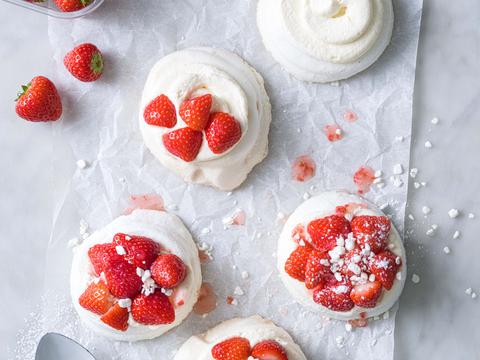 Minipavlova's met aardbeien