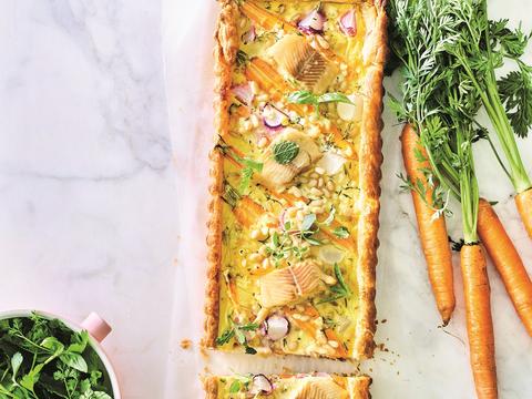 Wortelquiche met gerookte forel en cottagecheese