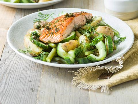 Lauwe krieltjes met zalm, boontjes en kappertjesdressing