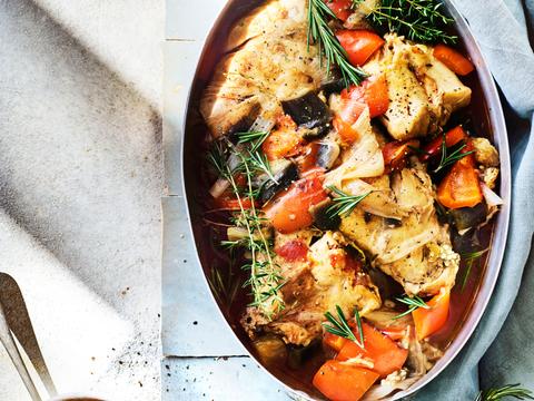 Stoofpotje van konijn met aubergine en knoflook