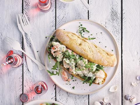 Broodje scampi met rucola, dragon en bieslook