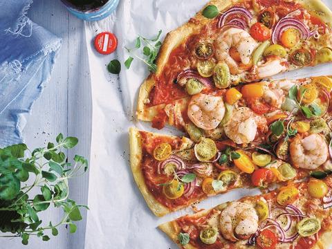 Pizza met scampi's en tomaatjes