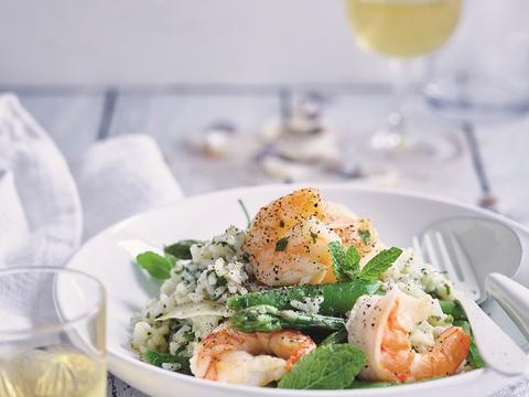 Risotto met scampi's, peultjes en groene asperg