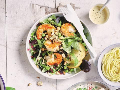 Salade met scampi's en appel