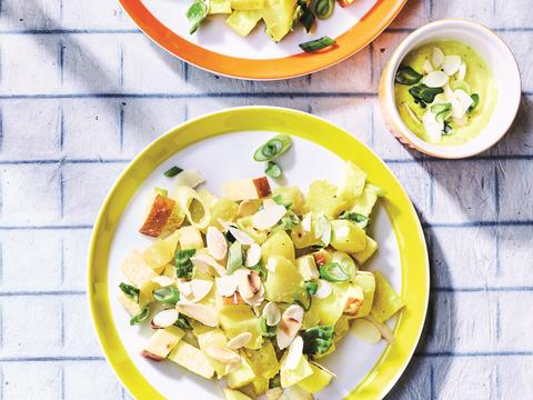 Aardappelsalade met kerriemayonaise en appeltjes