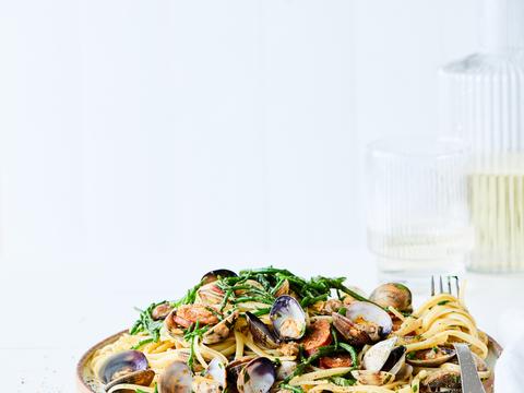 Pasta vongole met chorizo en zeekraal