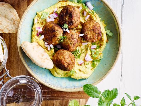 Kerriehummus met ovenfalafel