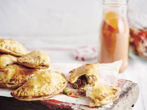 Empanada’s met gehakt, chorizo en erwtjes