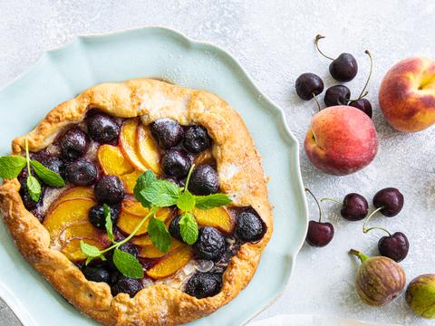 Galette met gegrilde perziken, kersen en mascarpone