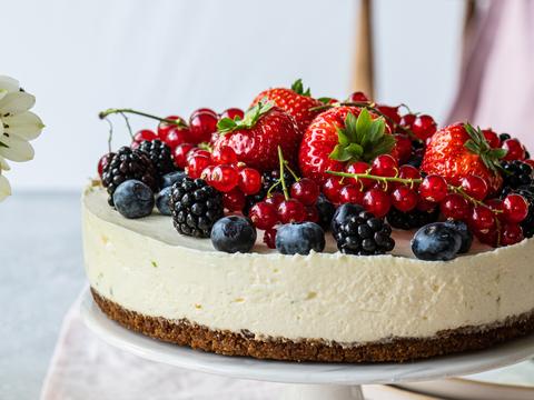 Limoen cheesecake met zomerfruit