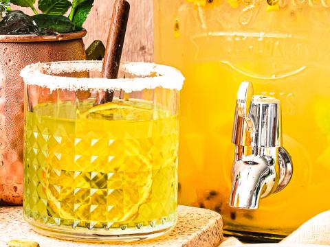 Mocktail van groene thee en sinaasappel