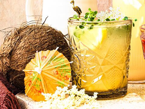 Vlierbloesemlimonade met citroentijm  